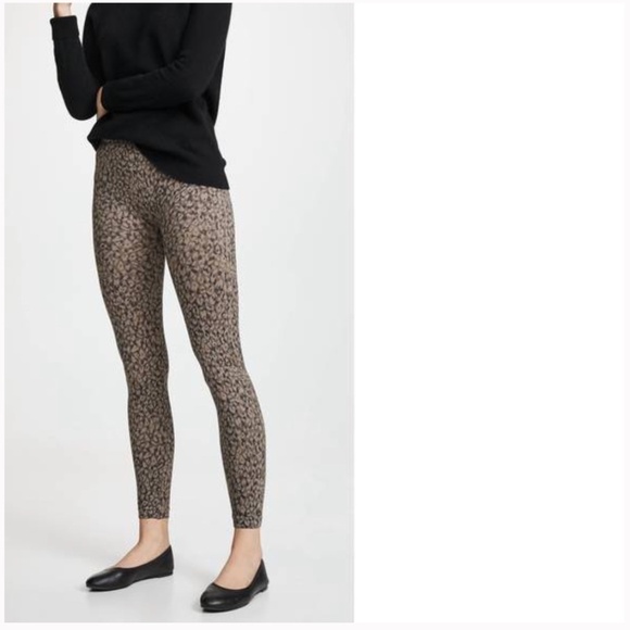 Spanx Look At Me Now Seamless Leggings In Olvie Leopard Print size Medium - Picture 1 of 10